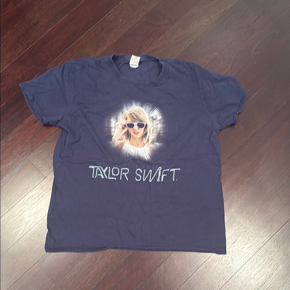 Taylor Swift vintage 1989 Blue Short Sleeve graphic  Tee